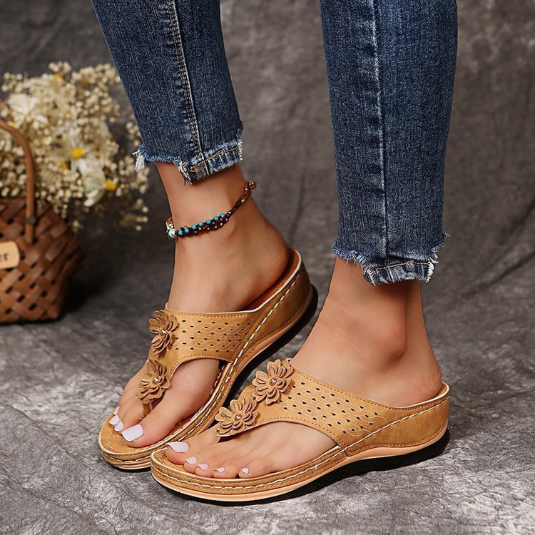 Women's Hollow Platform Sandals - Fashionable Slippers
