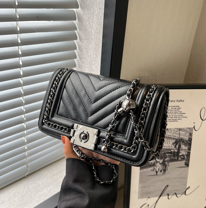 2020 New Stylish Diamond Pattern Shoulder Bag for Women