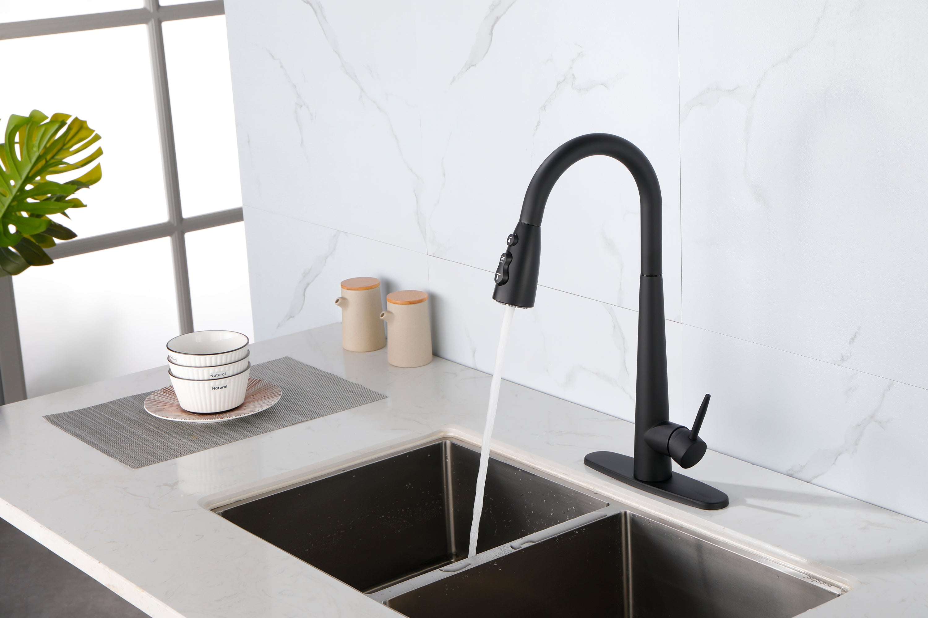 Single Handle Stainless Steel Kitchen Sink Faucet with Pull Down Sprayer