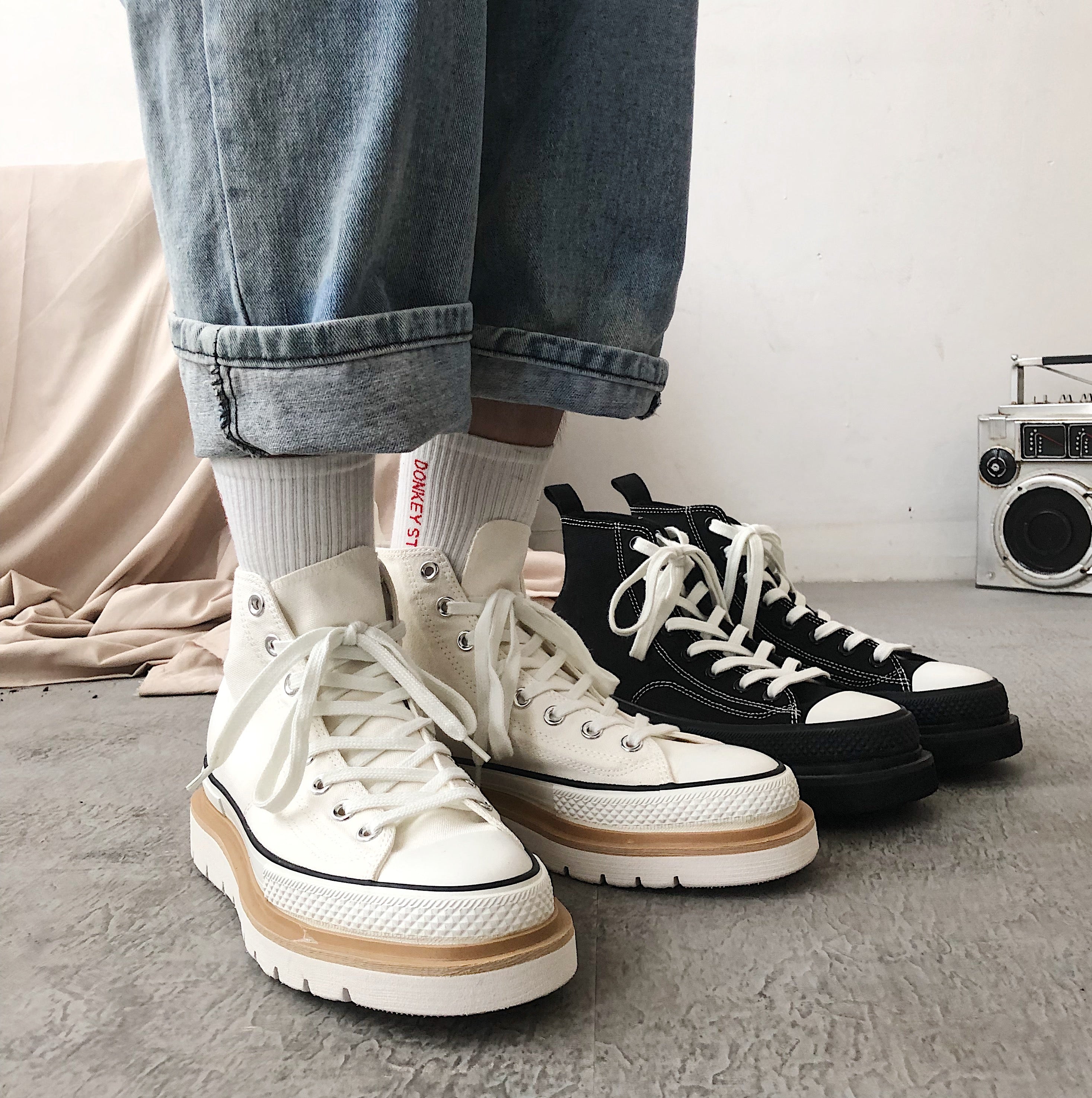 New Couple High-Top Casual Canvas Shoes (Black & White)