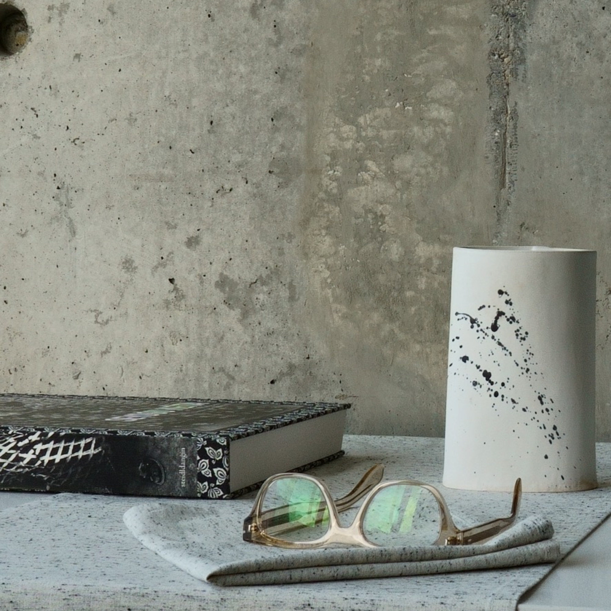 TABLE RUNNER - COOKIES AND CREAM / 55"