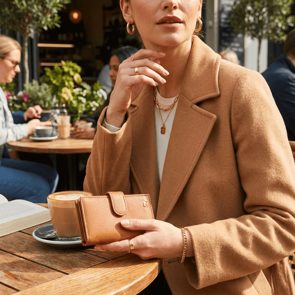 Signature Women's Cardholder Wallet