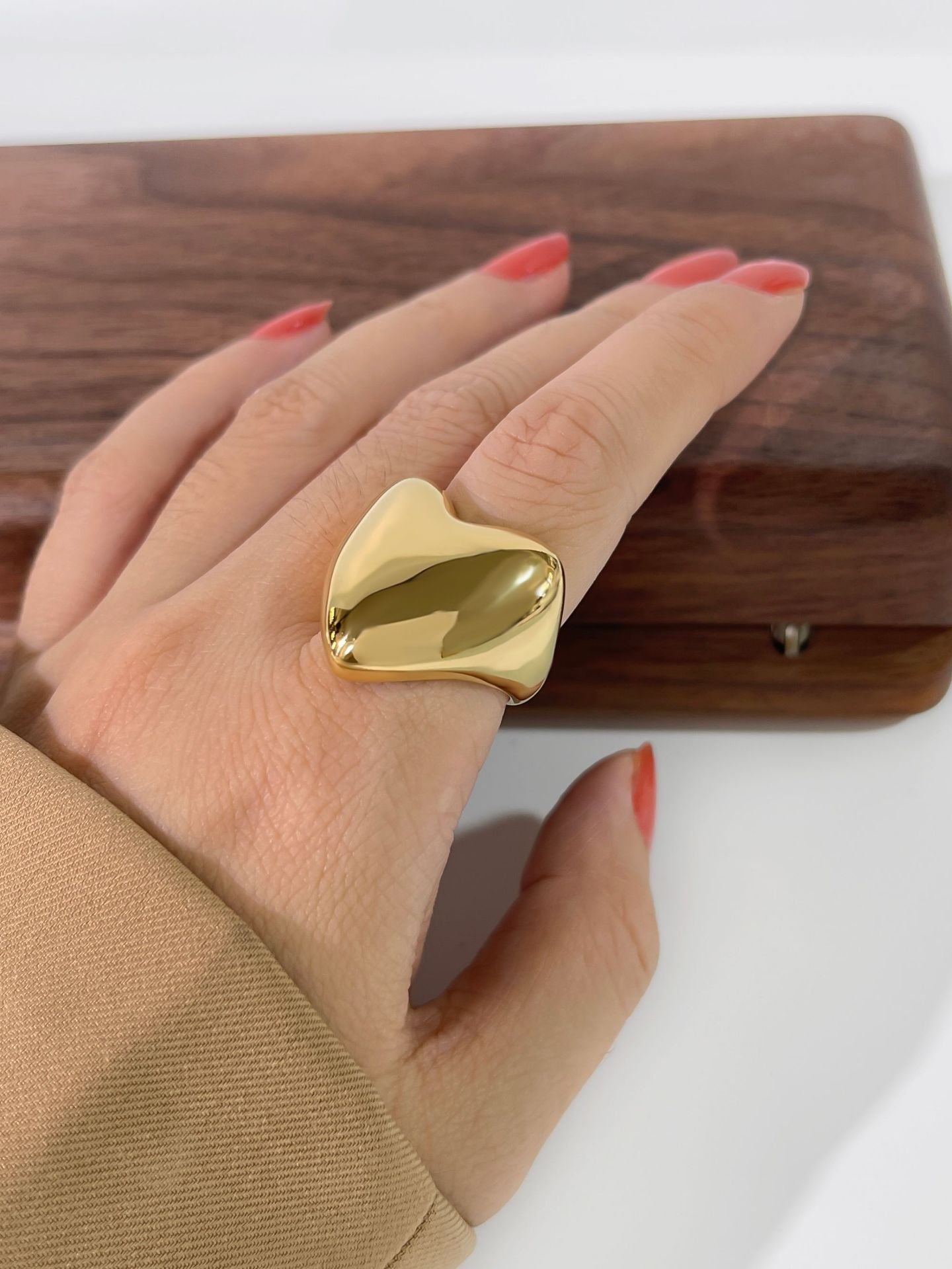 Glossy Love Shape 18K Gold Titanium Steel Ring