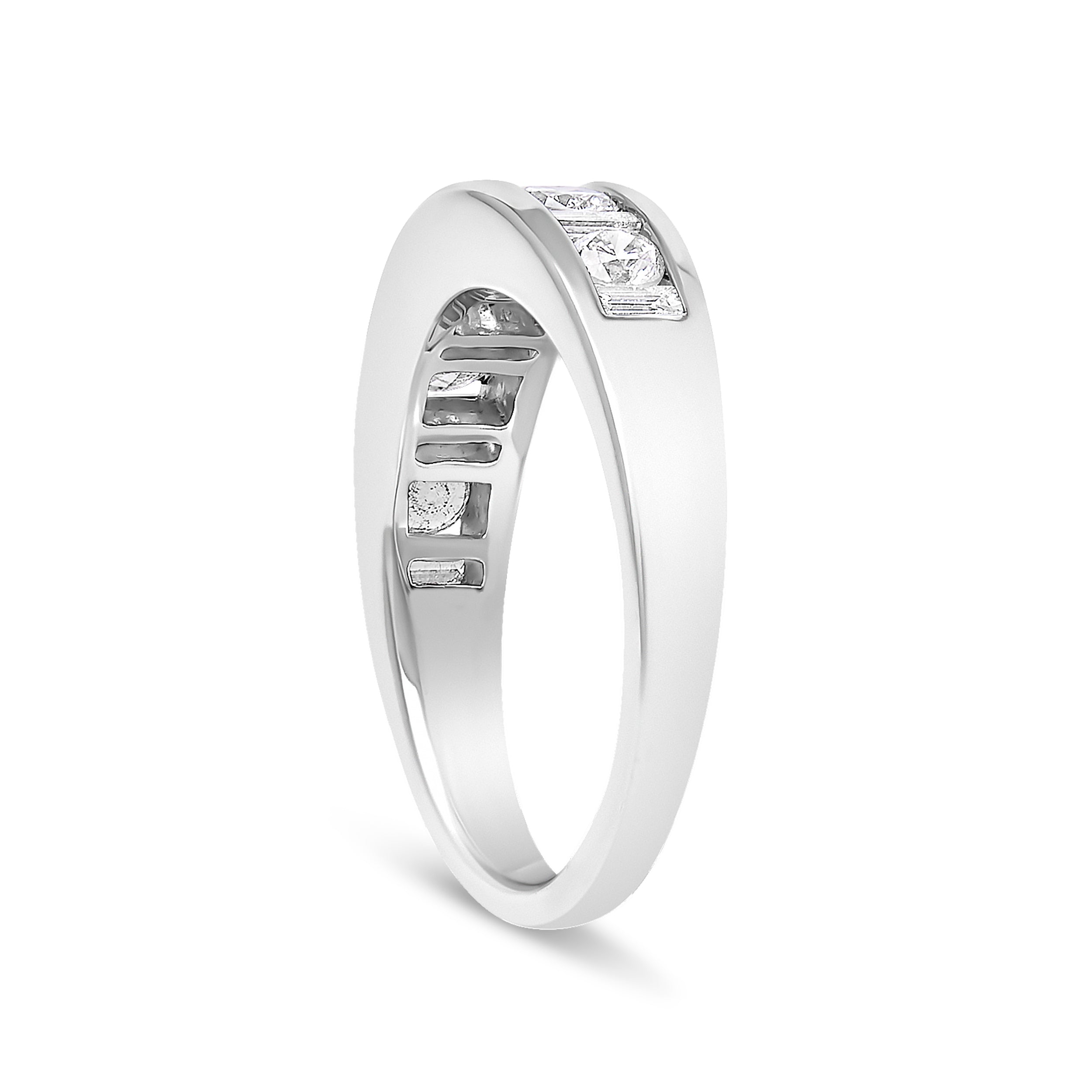 14K White Gold Alternating 1.0 Cttw Round and Baguette Diamond Channel Band Ring