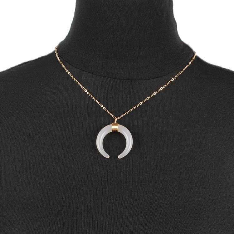 Stylish Crescent Moon Pendant Necklace