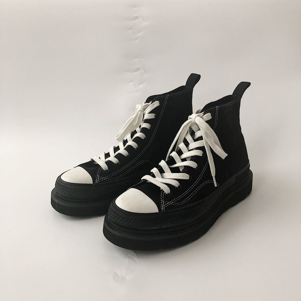 New Couple High-Top Casual Canvas Shoes (Black & White)
