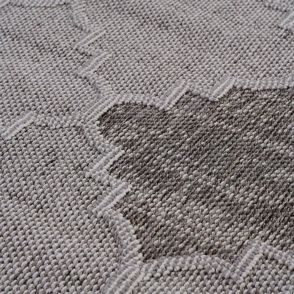 NAAR Guros Collection 6X9 White / Grey / Trellis Indoor / Outdoor Area Rug