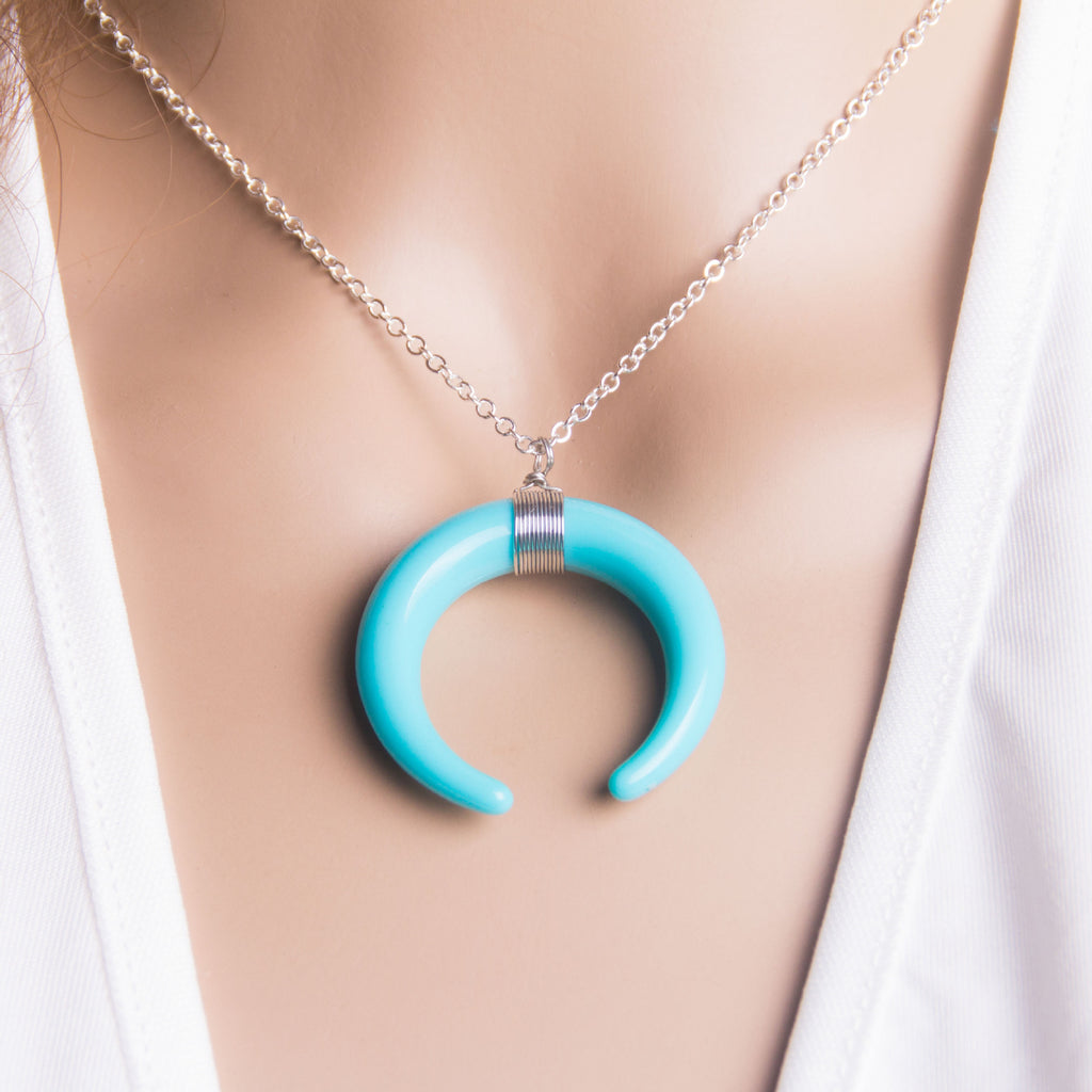 Stylish Crescent Moon Pendant Necklace