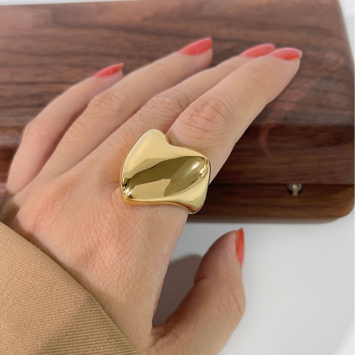 Glossy Love Shape 18K Gold Titanium Steel Ring