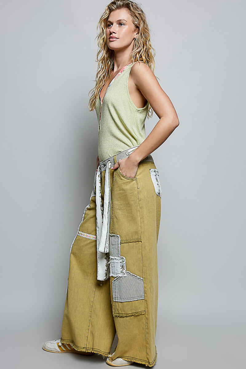 POL Ribbed V-Neck Tank with Contrast Floral Neckband