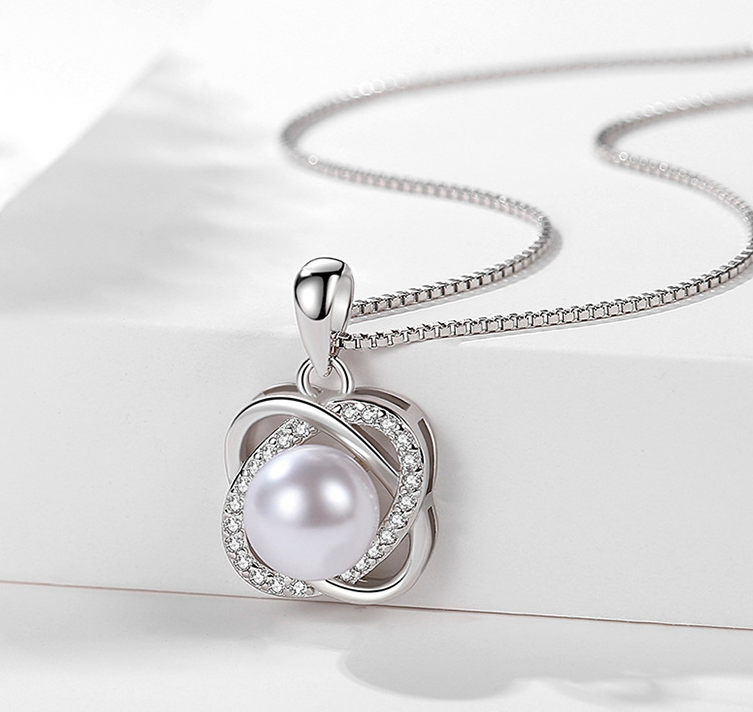 Four Leaf Clover Pearl Necklace Clavicle Chain Pendant