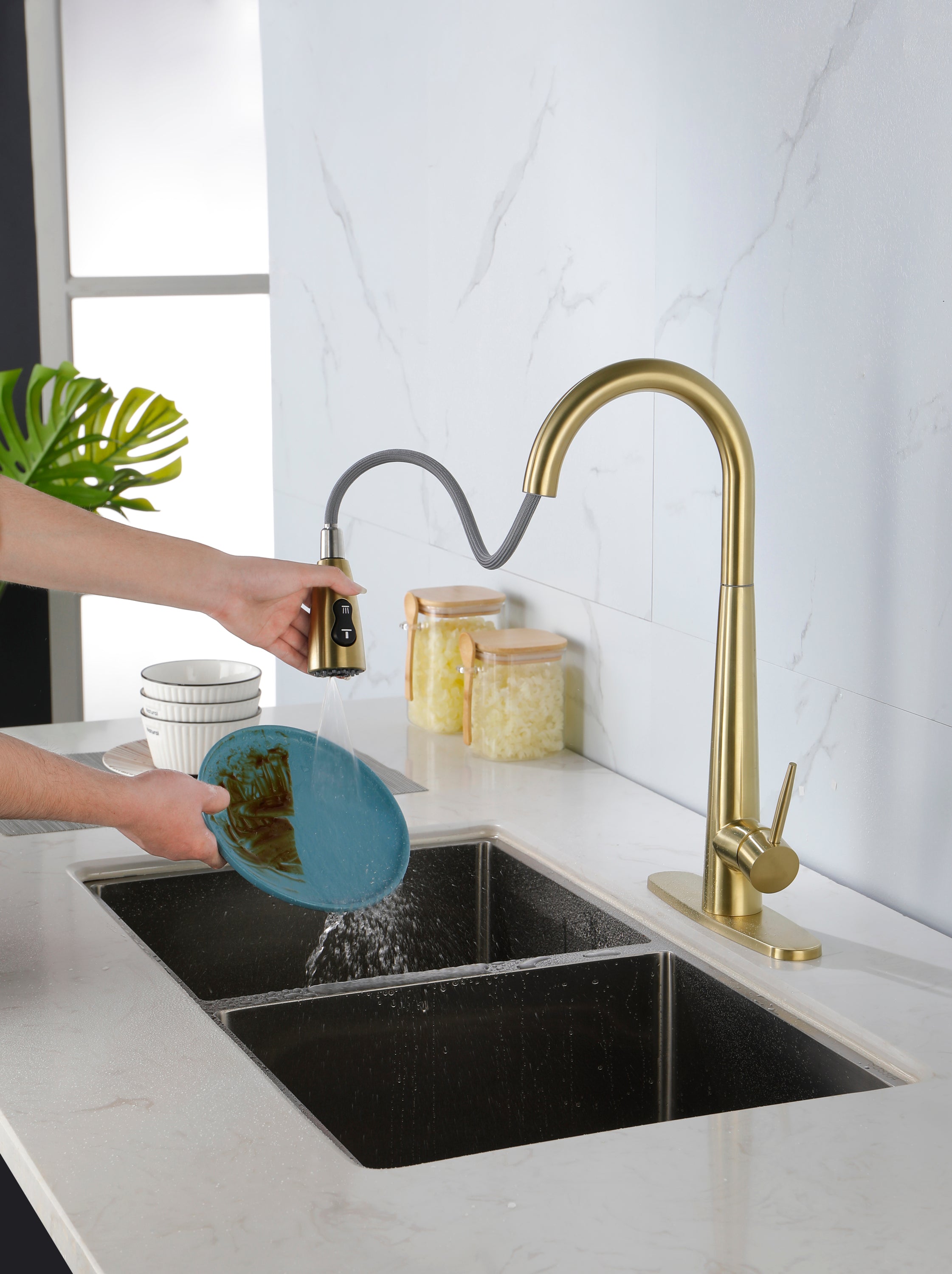 Single Handle Stainless Steel Kitchen Sink Faucet with Pull Down Sprayer