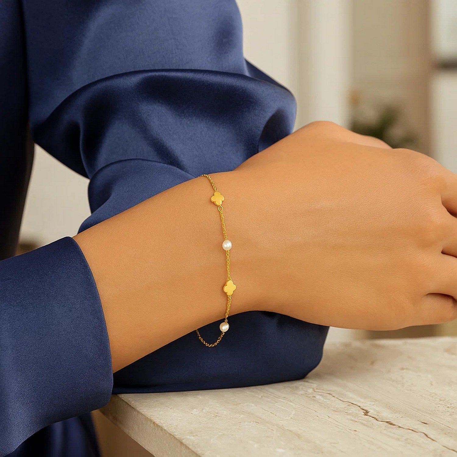 14k Yellow Gold Pearl Clover Bracelet