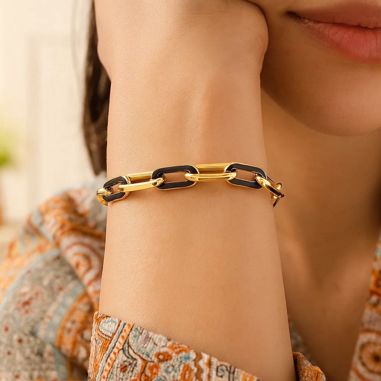 14k Yellow Gold Black Onyx Paperclip Gem Link Bracelet (7.00 mm)