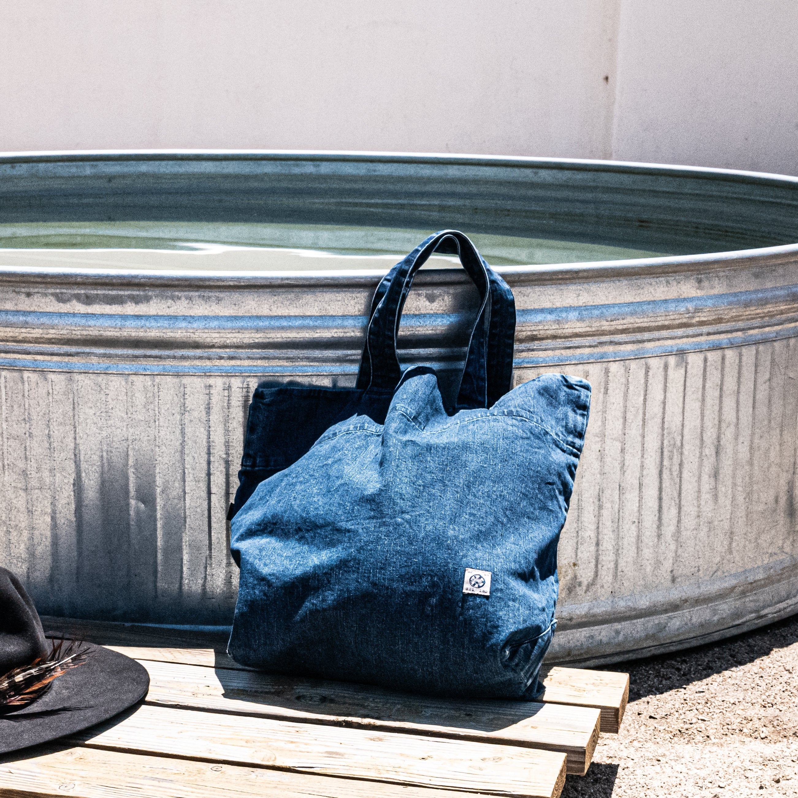 THE TOTE BAG