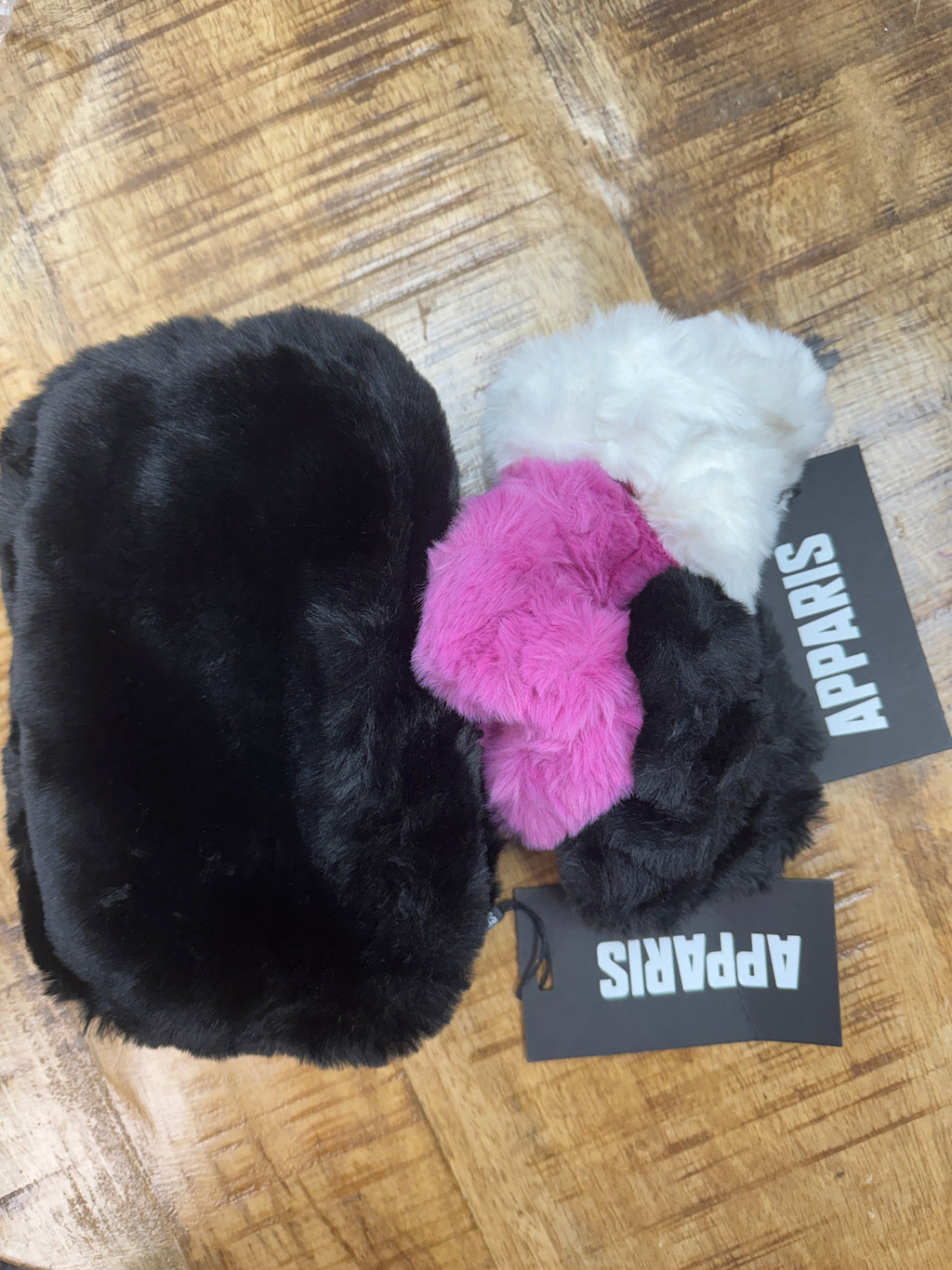 Apparis Francesca Bundle Set Faux fur Set of 3 scrunchies and Bag