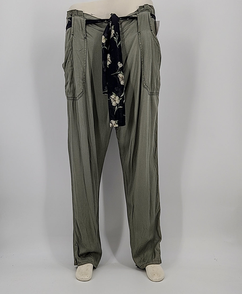 Celebrity Pink Juniors Belted Pants, Size-Large
