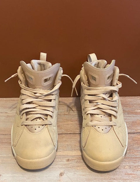 Air Jordan 6 Retro Wheat & Navy Sneakers