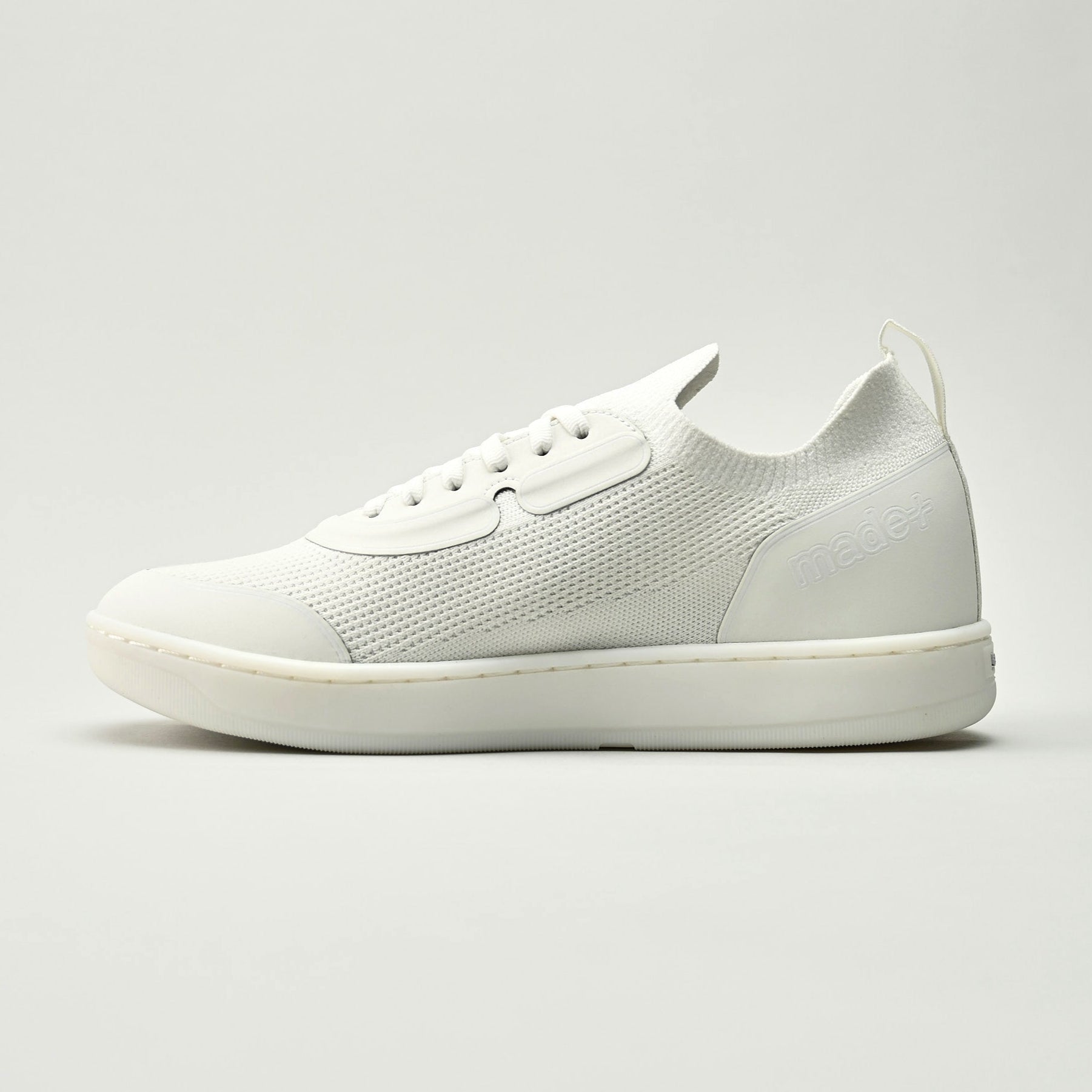 Skiff2 White Out