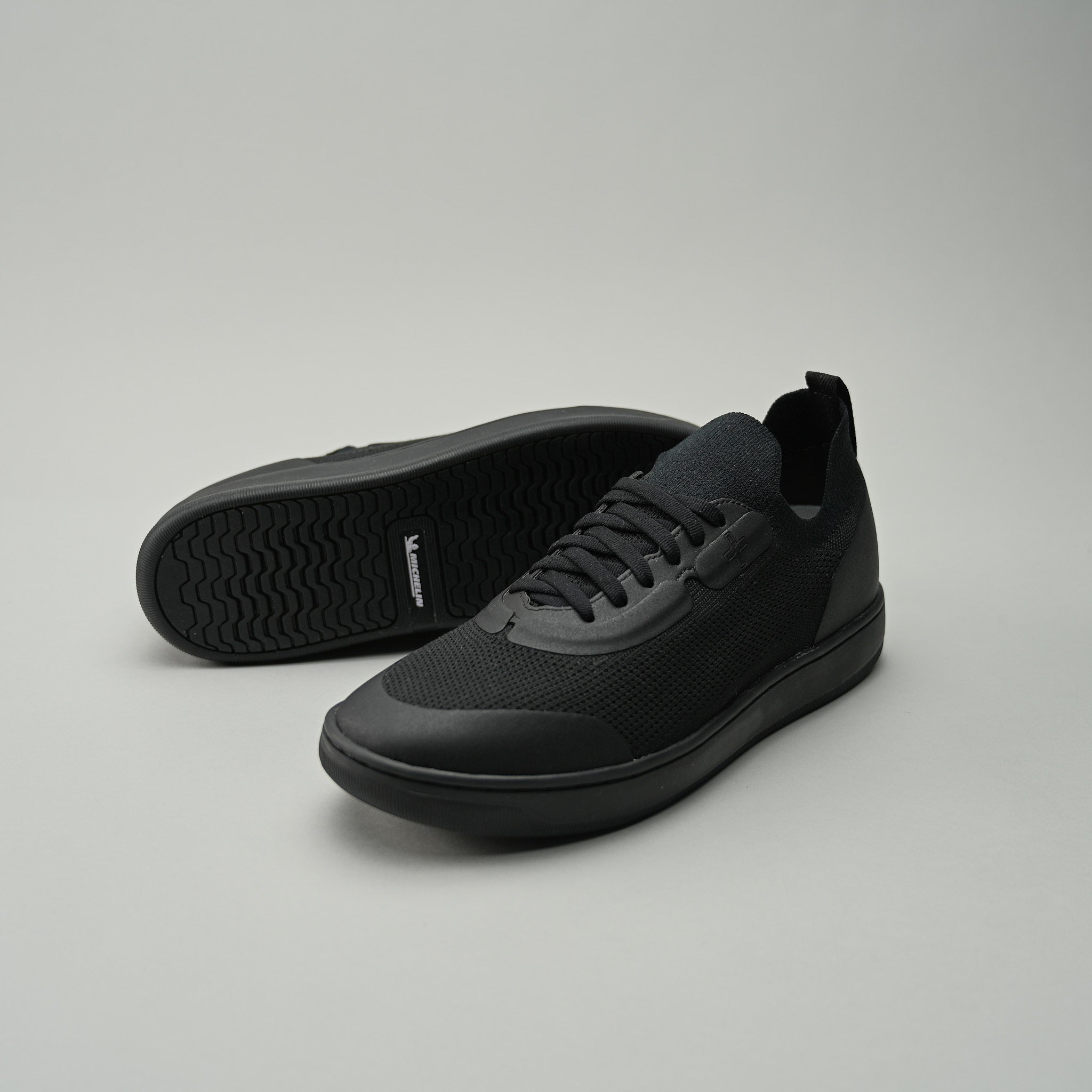 Skiff2 Black Out