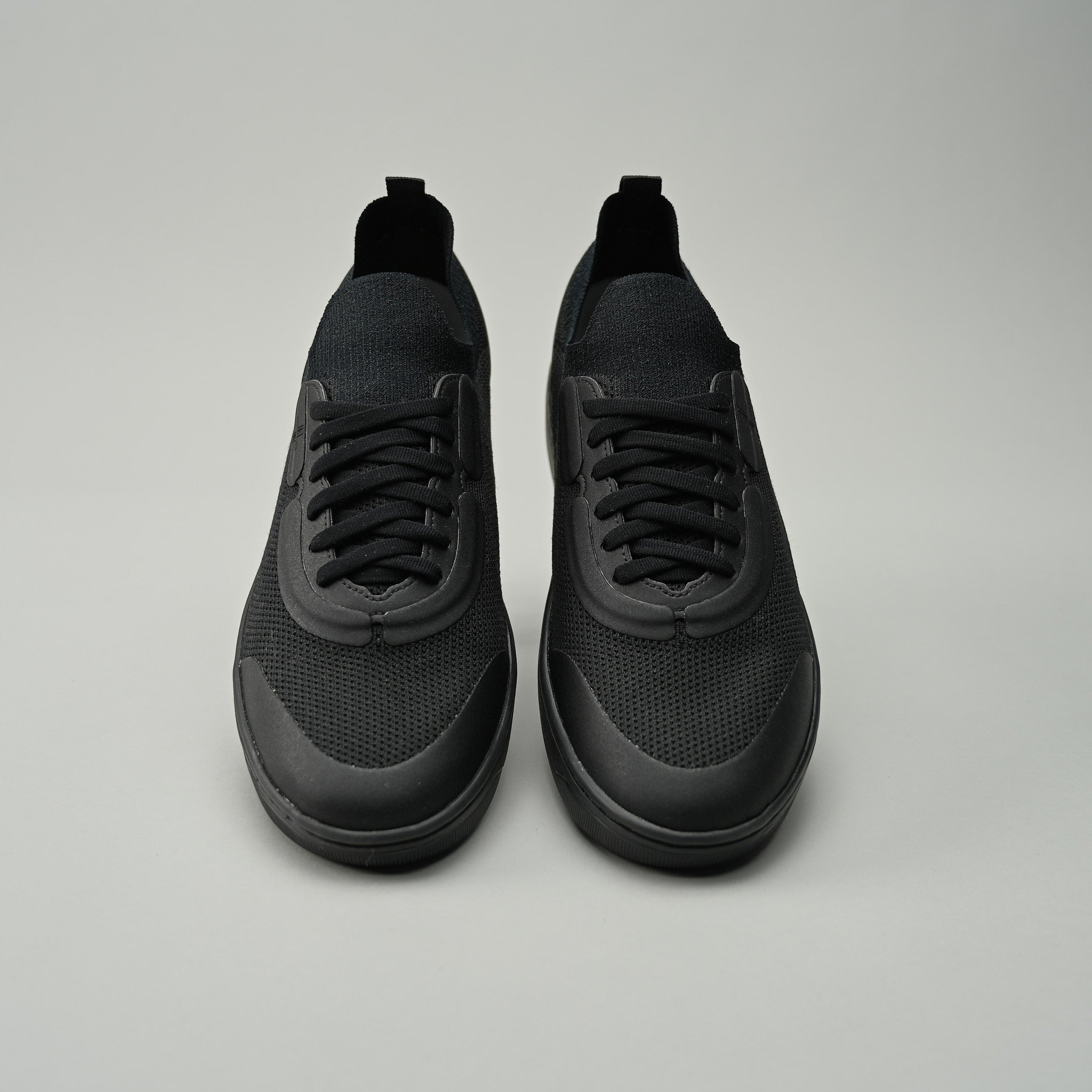 Skiff2 Black Out
