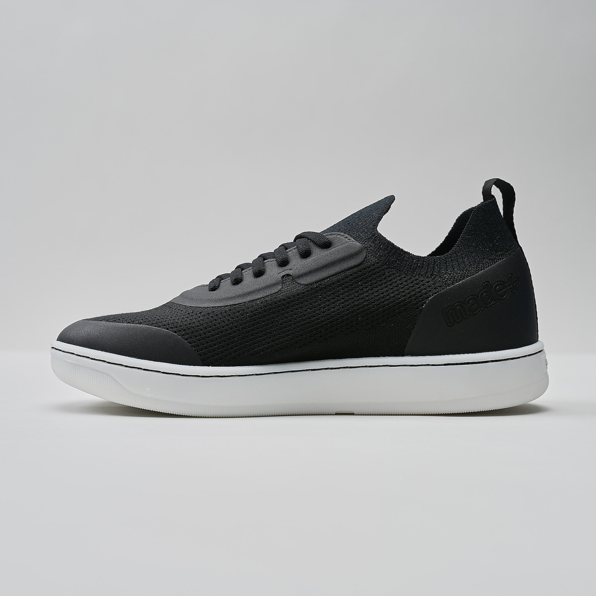 Skiff2 Black