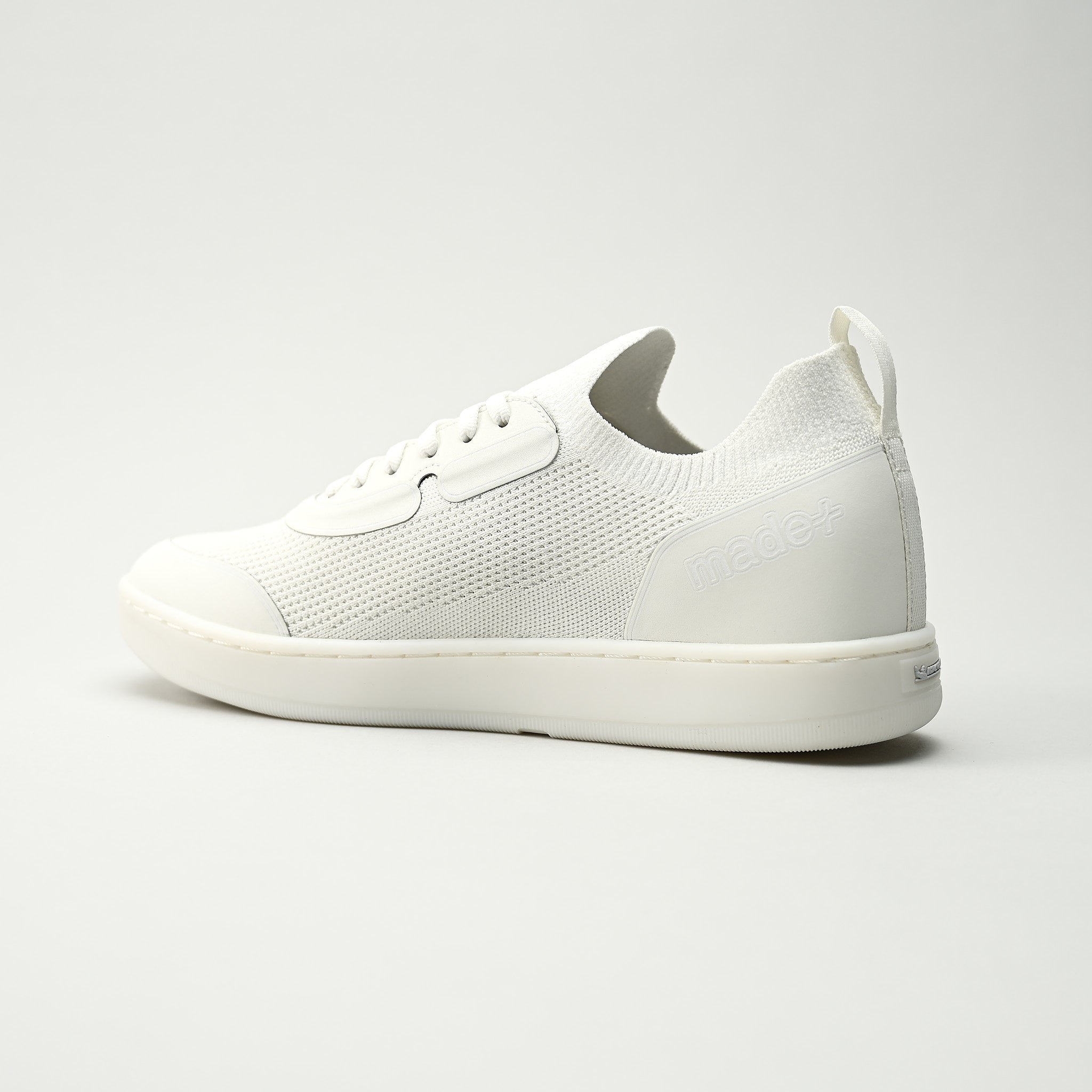 Skiff2 White Out