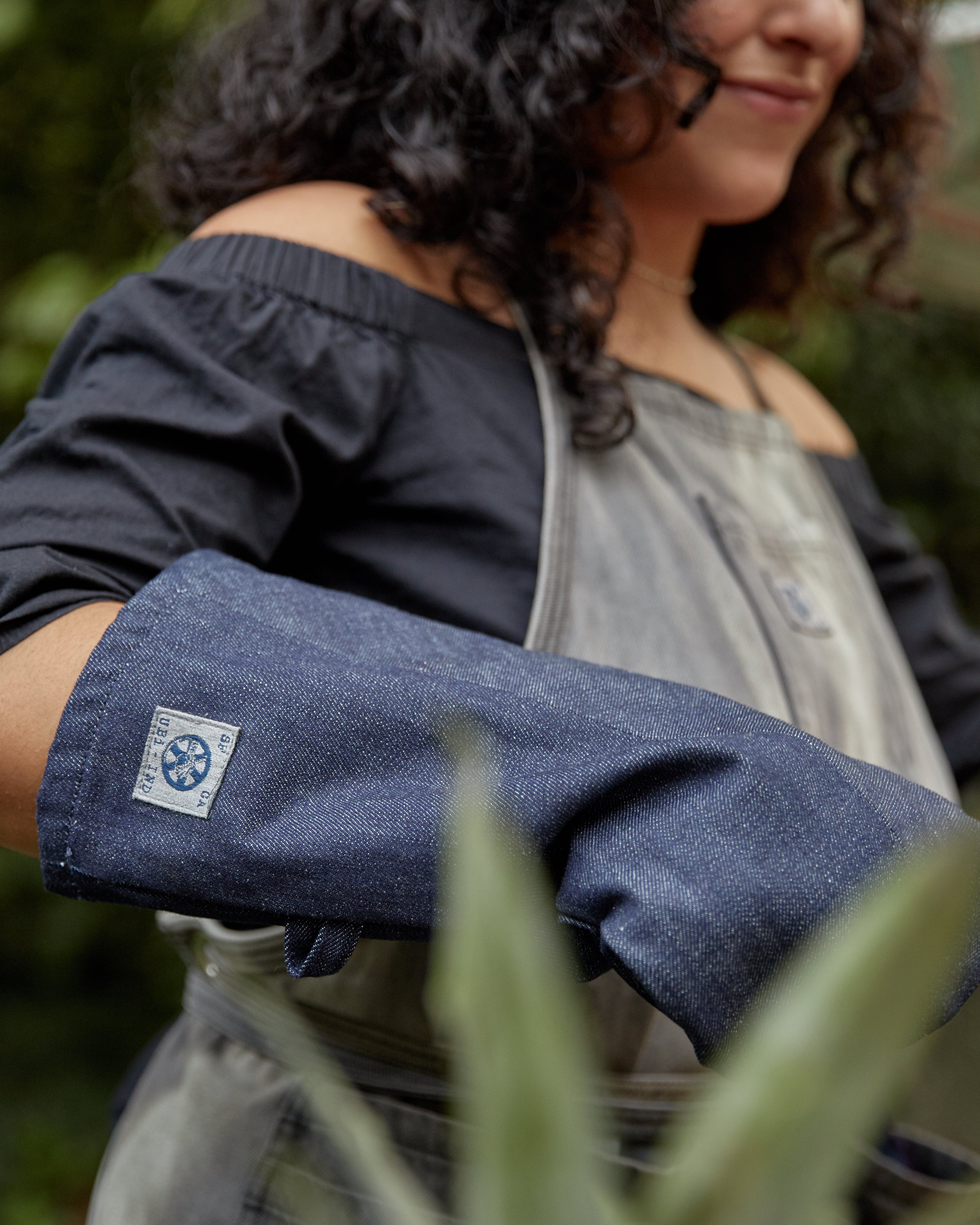 DUAL-HAND OVEN MITT