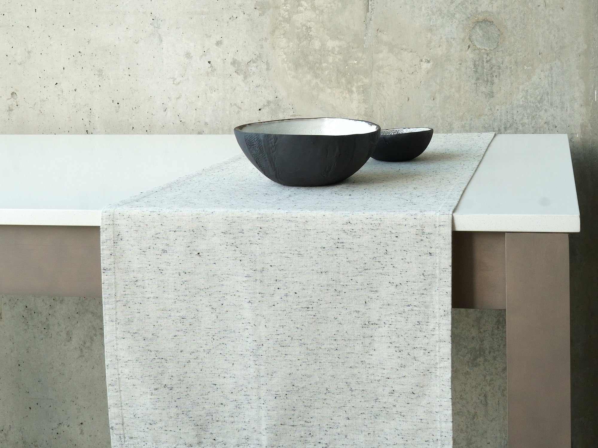 TABLE RUNNER - COOKIES AND CREAM / 55"