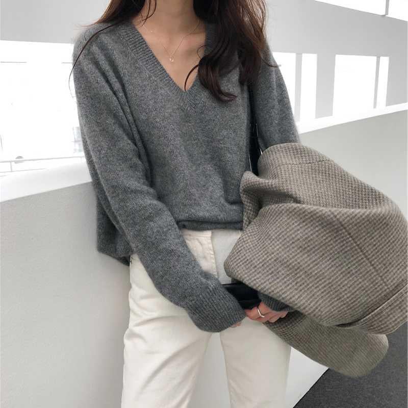 Women's V-neck Knitting Sweater in Gentle Japanese Style