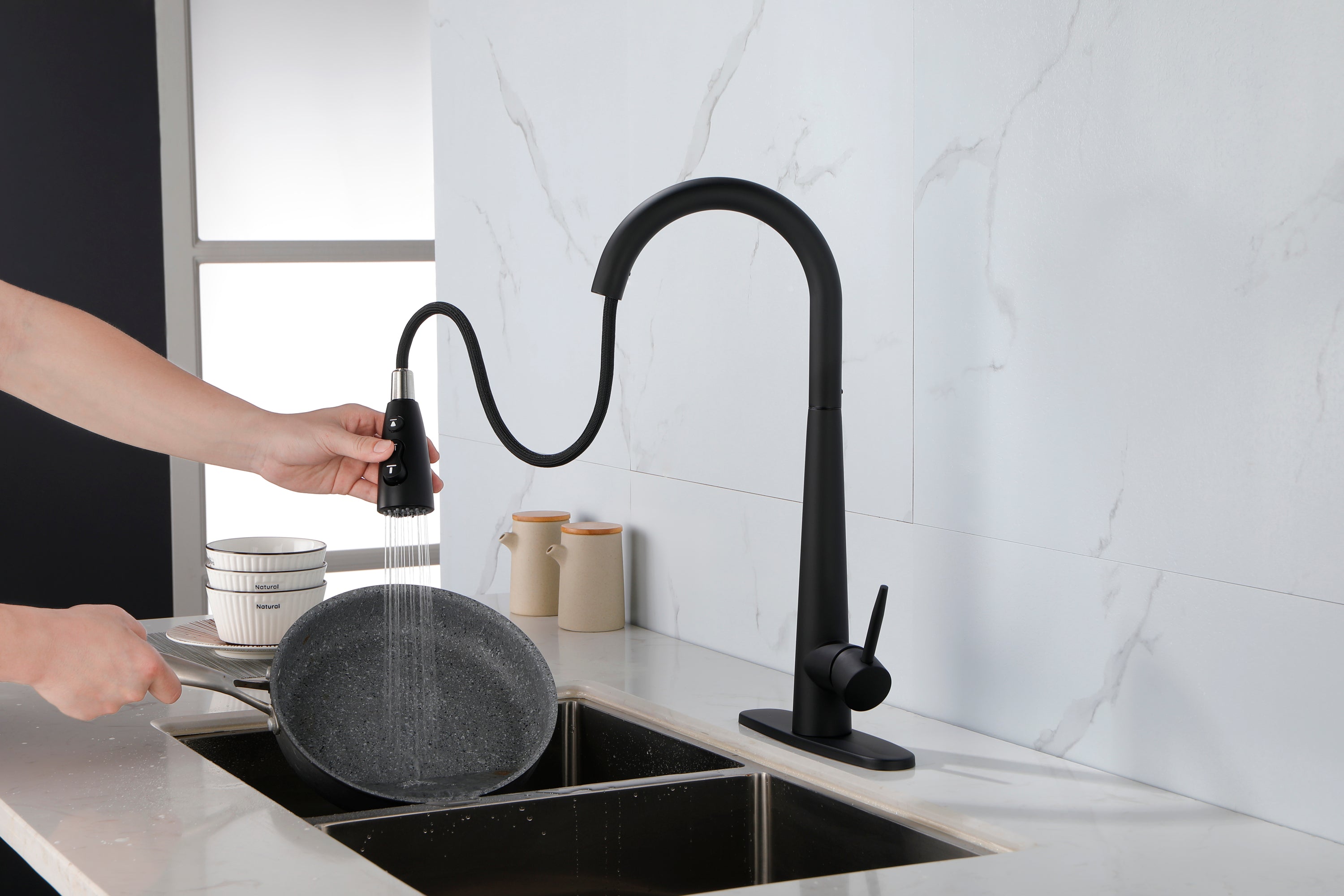 Single Handle Stainless Steel Kitchen Sink Faucet with Pull Down Sprayer