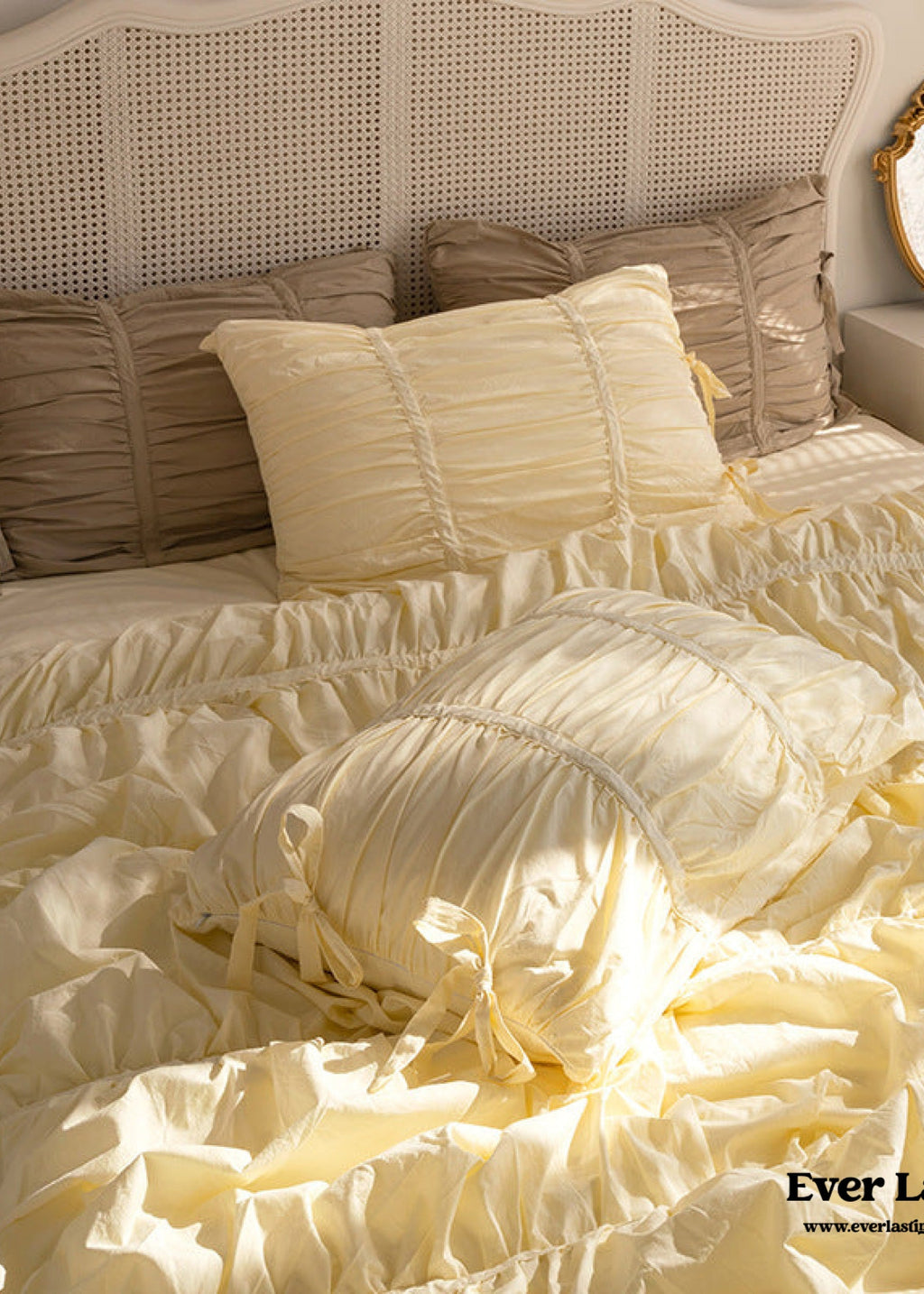 Coquette Ruffle Bedding Set with Ties / White