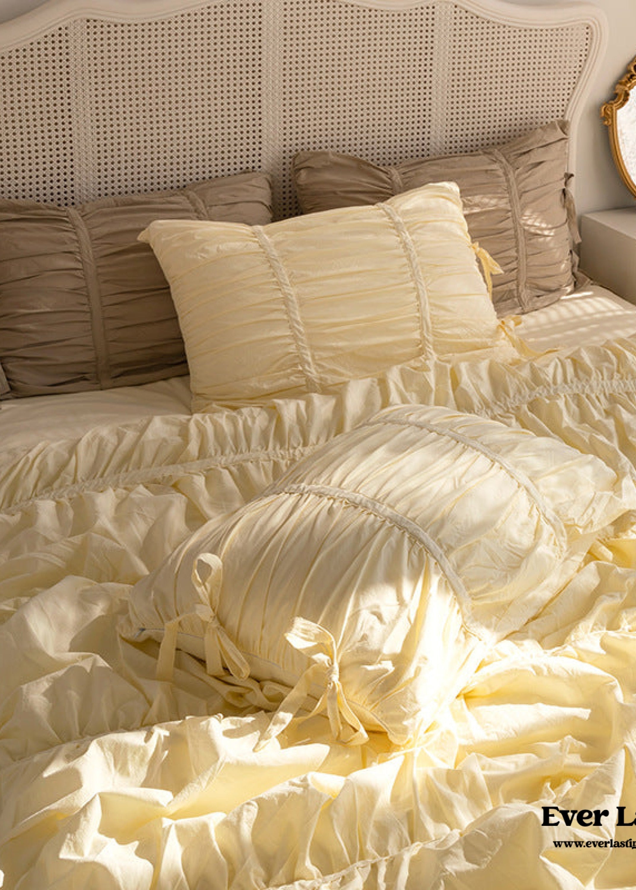 Coquette Ruffle Bedding Set with Ties / White
