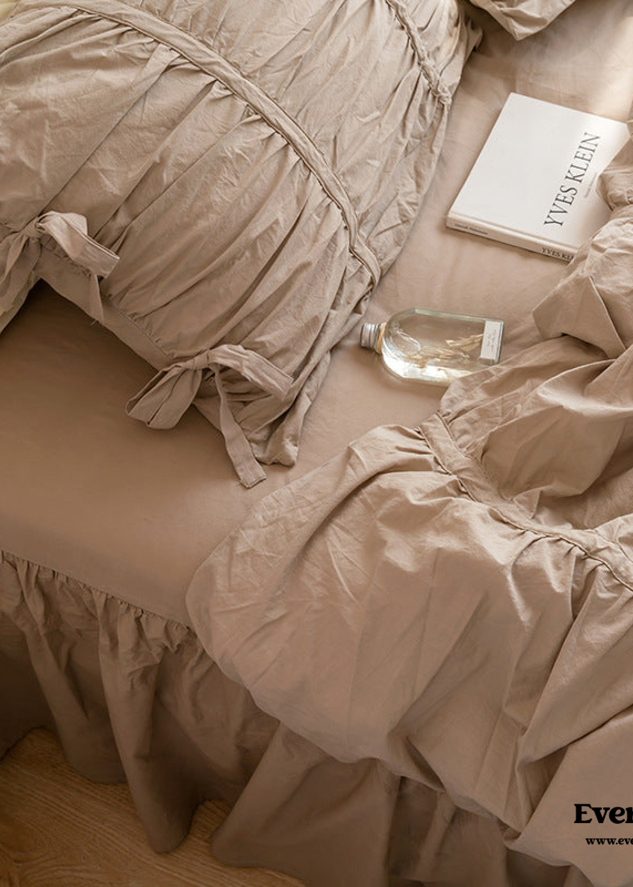 Coquette Ruffle Bedding Set with Ties / White