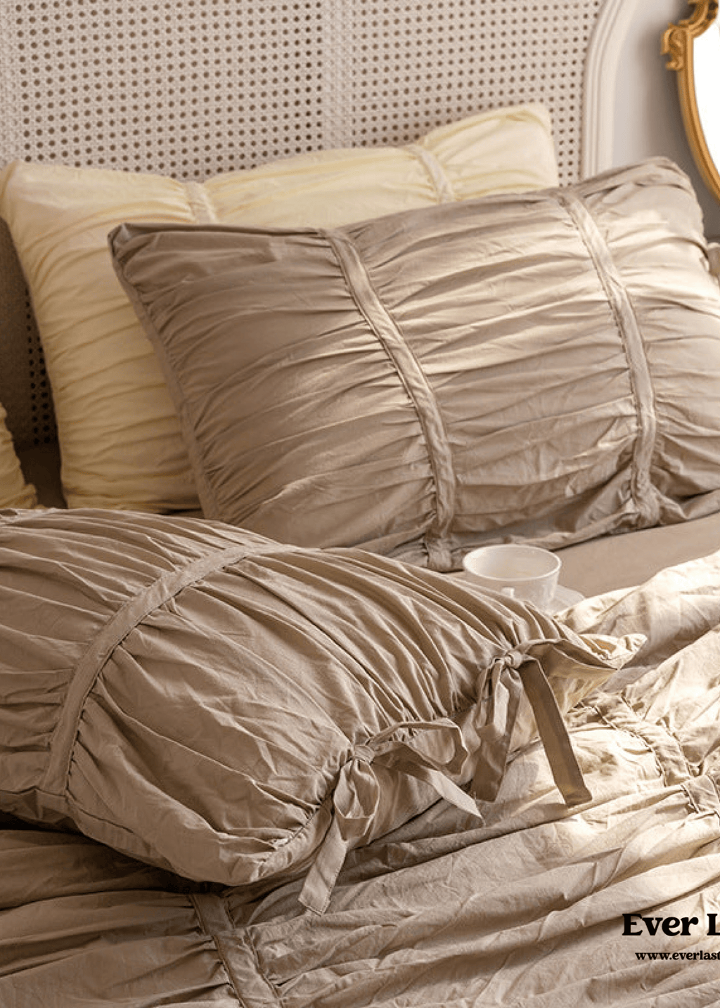 Coquette Ruffle Bedding Set with Ties / Pink
