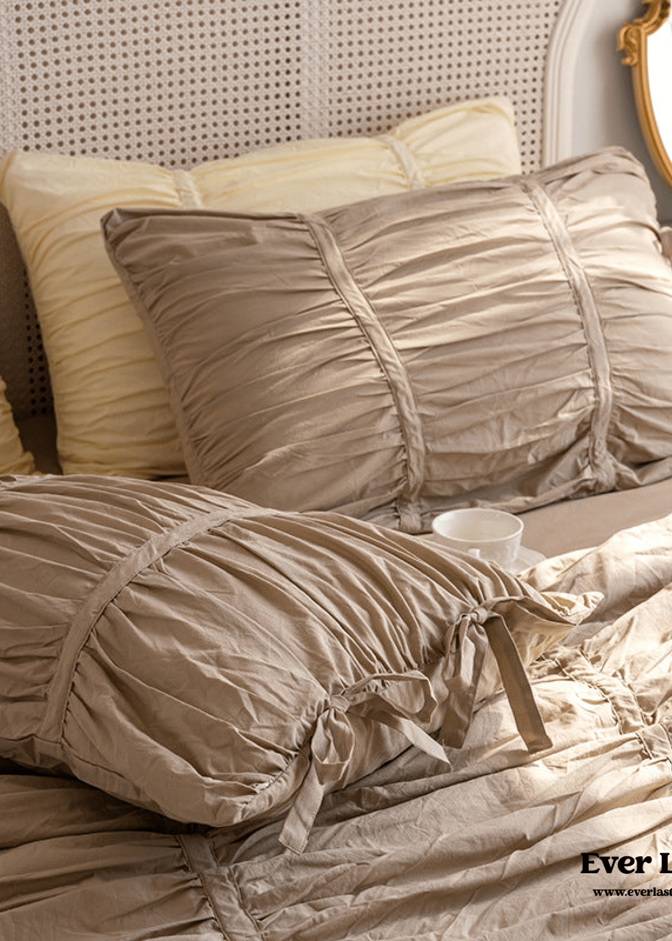 Coquette Ruffle Bedding Set with Ties / Pink