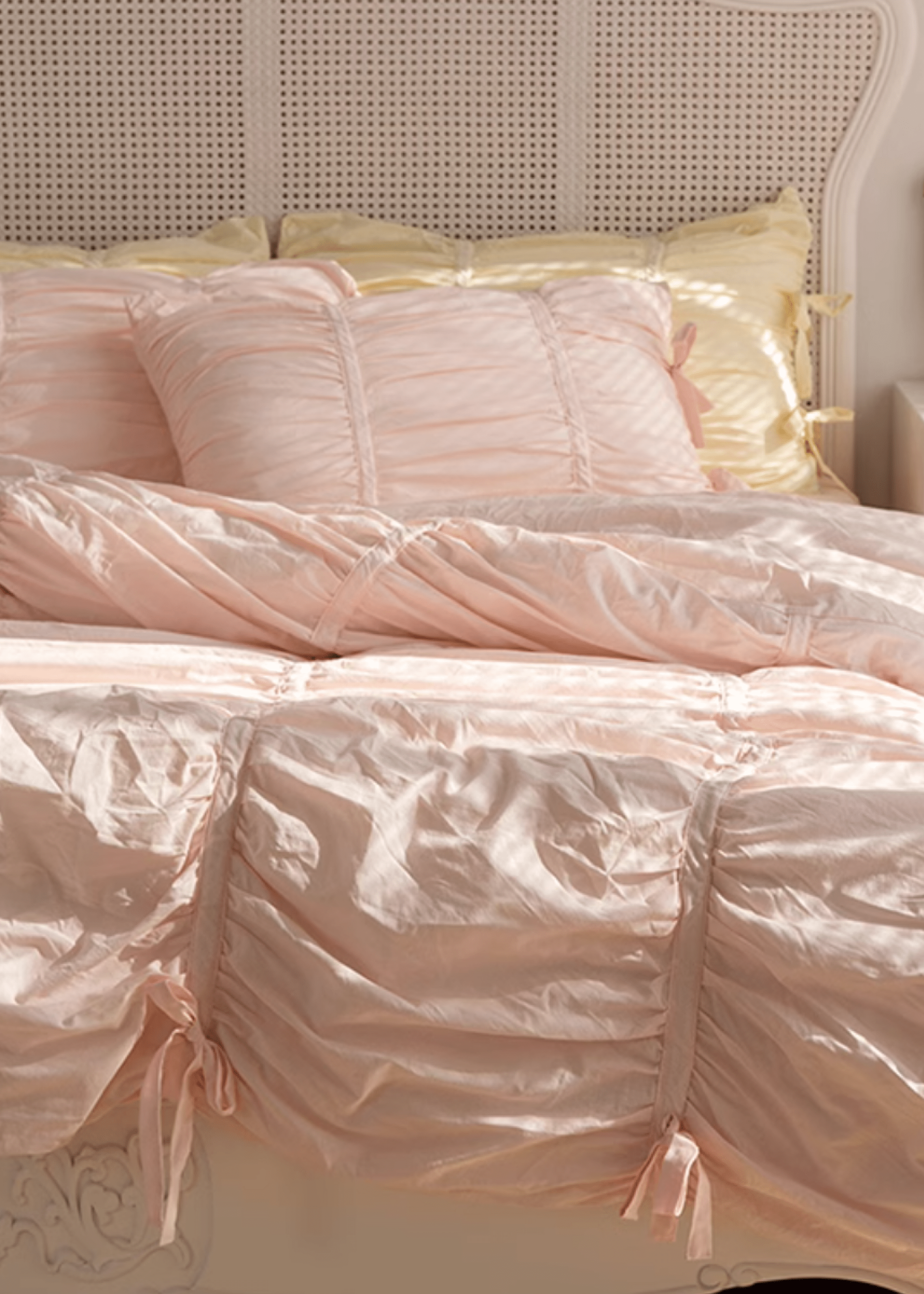 Coquette Ruffle Bedding Set with Ties / Pink
