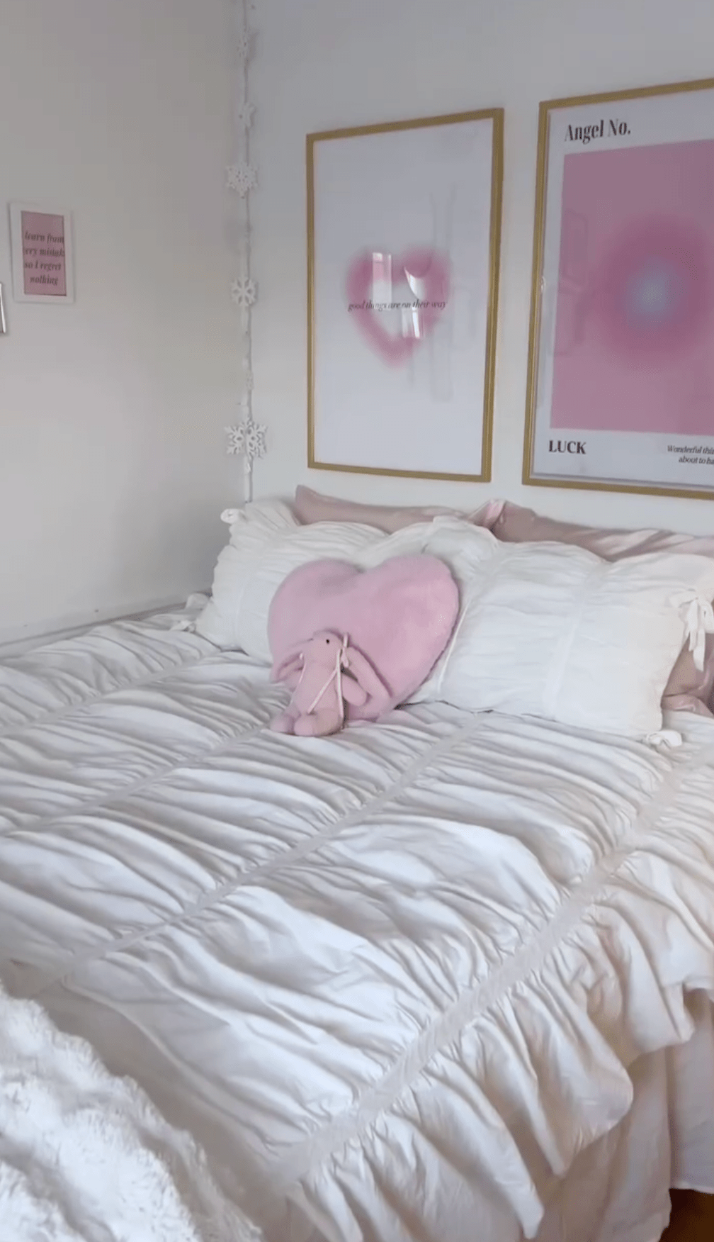 Coquette Ruffle Bedding Set with Ties / Pink