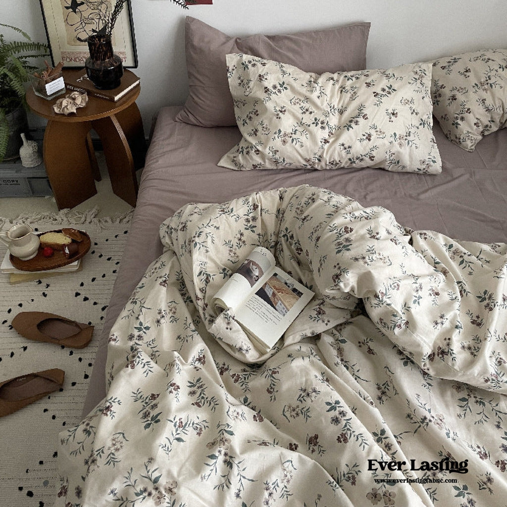 Cottage Floral Bedding Set / Lilac Purple