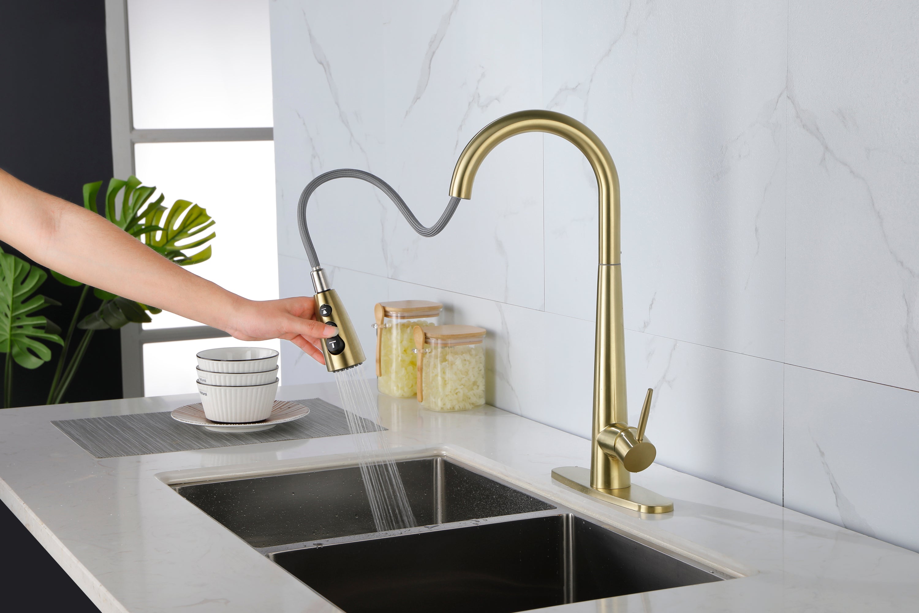 Single Handle Stainless Steel Kitchen Sink Faucet with Pull Down Sprayer