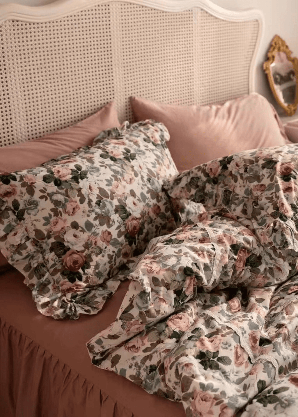 Dark Garden Floral Bedding Set / Beige Mix