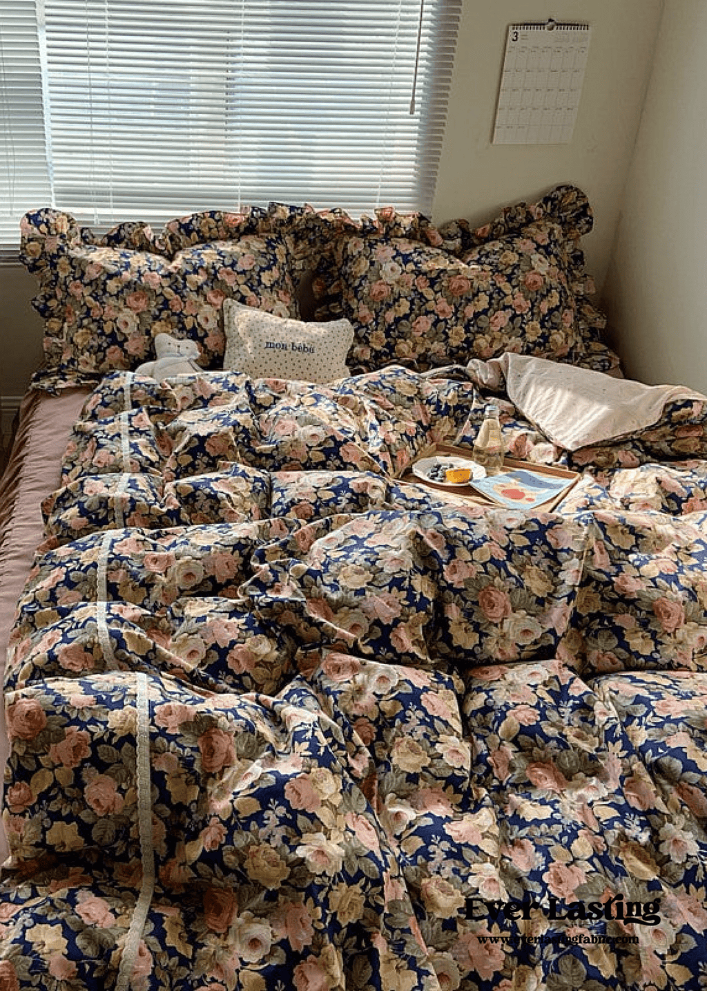 Dark Garden Floral Bedding Set / Beige Mix