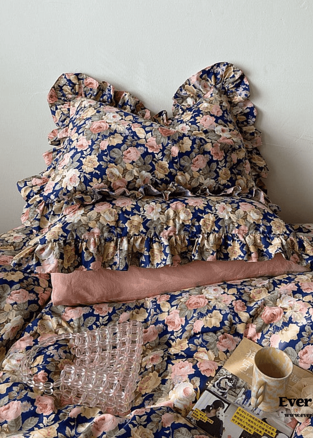 Dark Garden Floral Bedding Set / Beige Mix