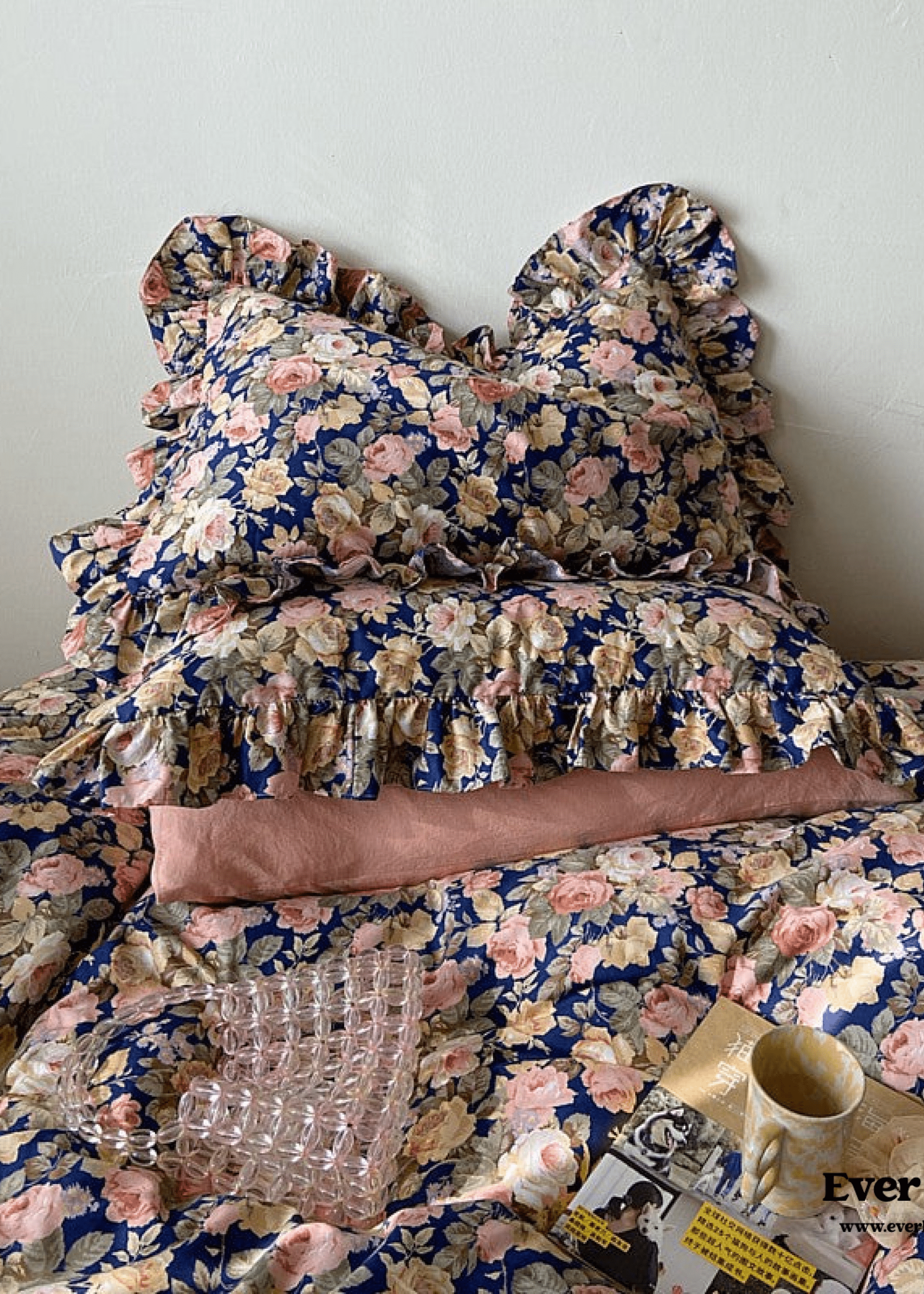 Dark Garden Floral Bedding Set / Beige Mix