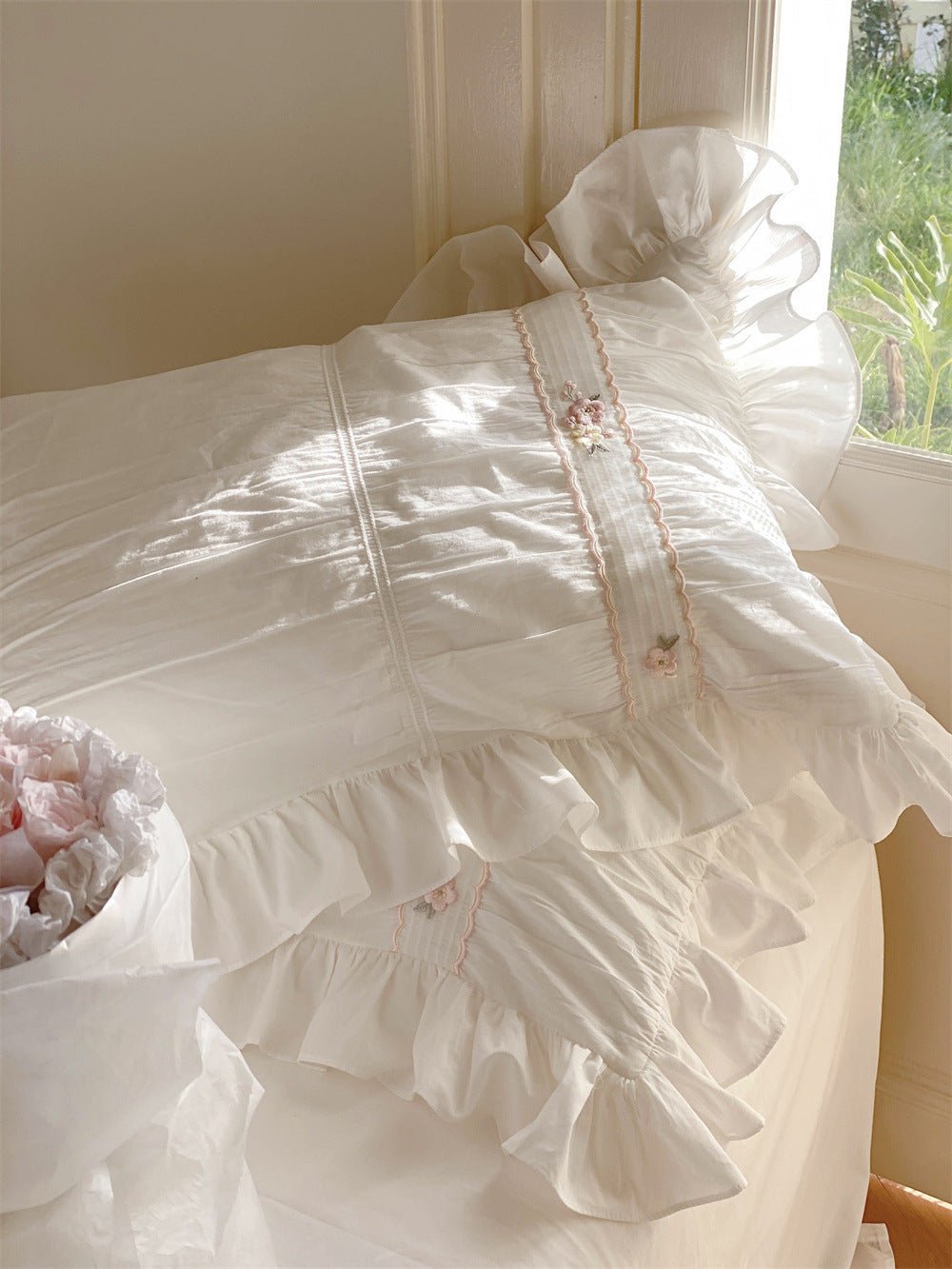 Embroidered Lace Ruffle Bedding Set / Pink