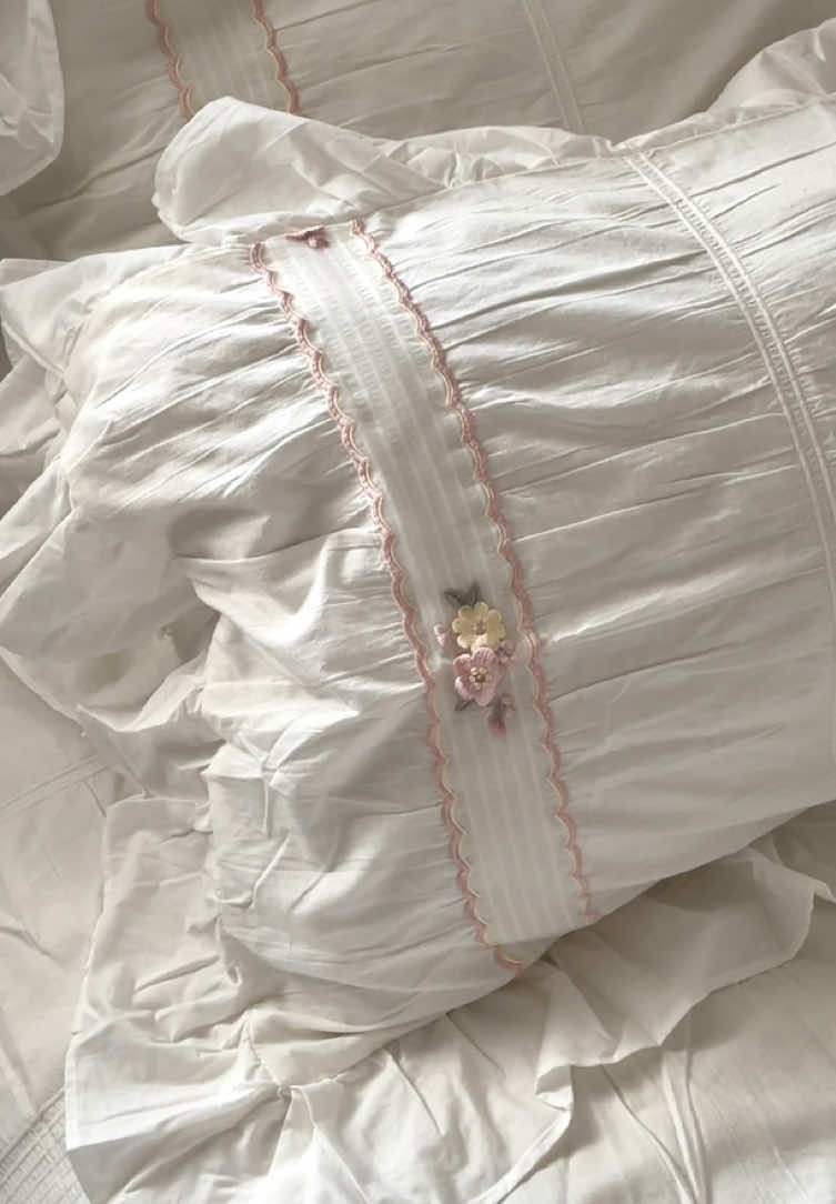 Embroidered Lace Ruffle Bedding Set / Pink