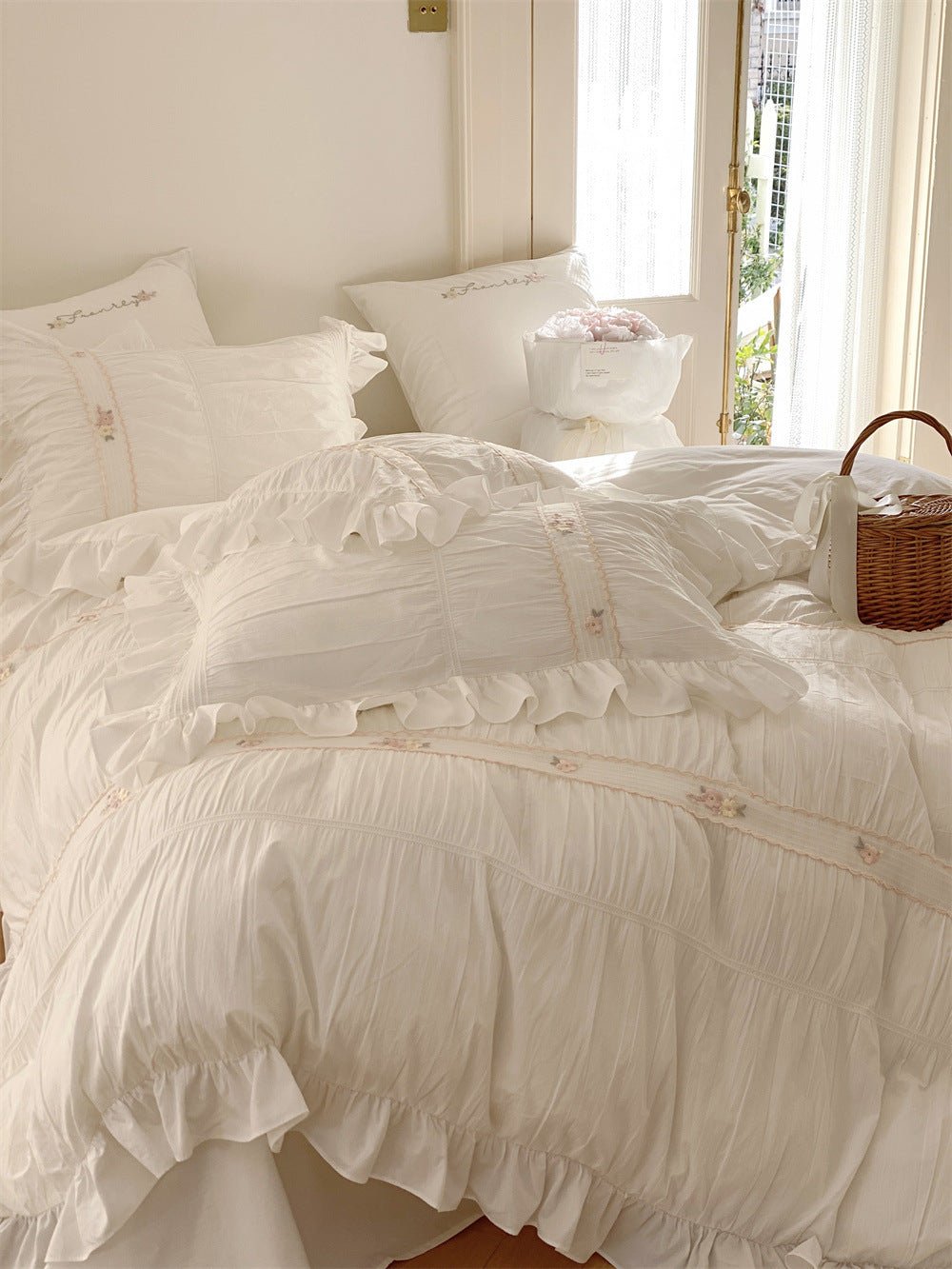 Embroidered Lace Ruffle Bedding Set / White