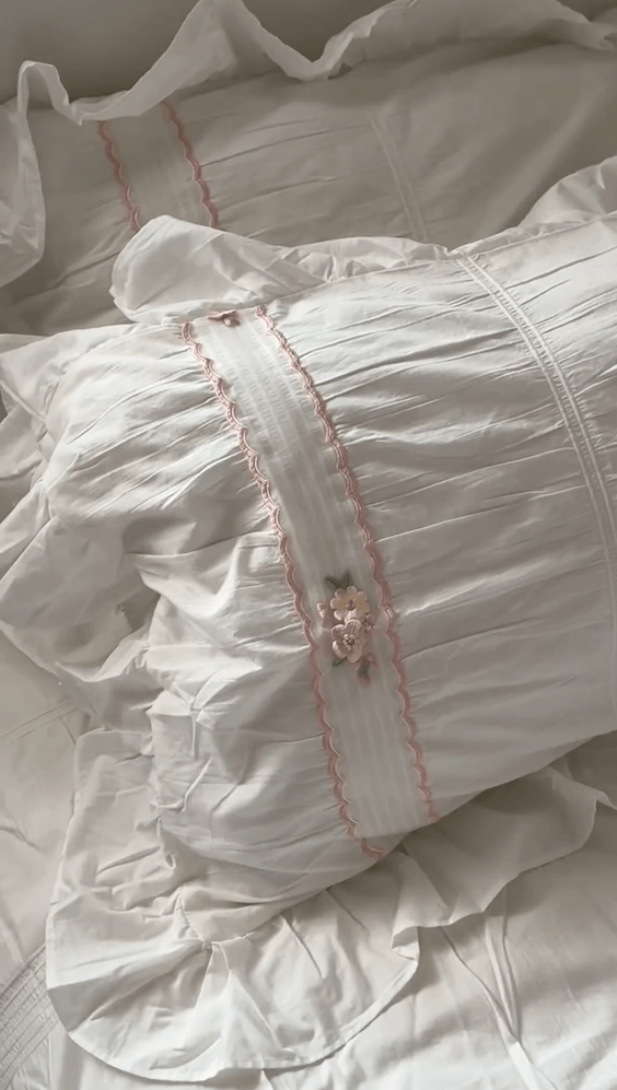 Embroidered Lace Ruffle Bedding Set / White