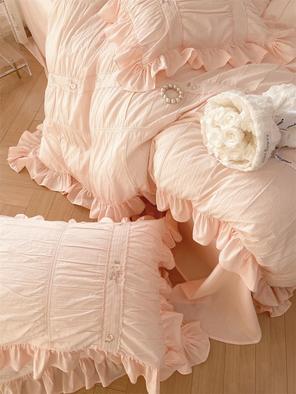 Embroidered Lace Ruffle Bedding Set / White