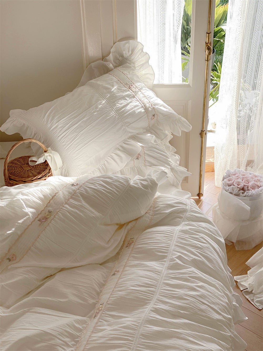 Embroidered Lace Ruffle Bedding Set / White